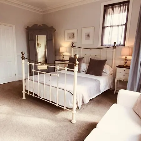 Holbein House 3*