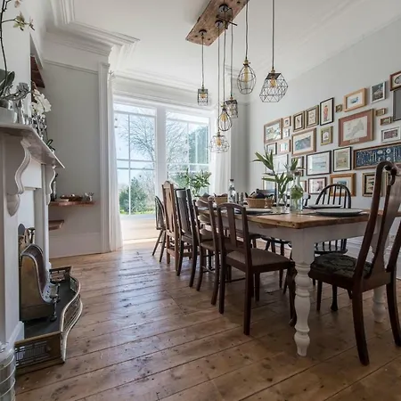 ベッド・アンド・ブレックファスト Holbein House 3*